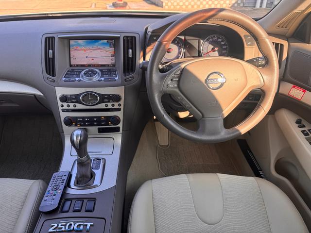 スカイライン 250GT タイプV HDDナビ(カーウイングスナビ)/HIDヘッドランプ/革巻ステアリング/OP18インチクローム塗装ホイール/前席パワーシート/インテリジェントキー/ETC(37枚目)