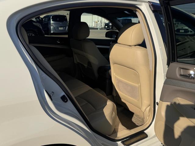 スカイライン 250GT タイプV HDDナビ(カーウイングスナビ)/HIDヘッドランプ/革巻ステアリング/OP18インチクローム塗装ホイール/前席パワーシート/インテリジェントキー/ETC(42枚目)