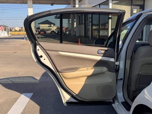 スカイライン 250GT タイプV HDDナビ(カーウイングスナビ)/HIDヘッドランプ/革巻ステアリング/OP18インチクローム塗装ホイール/前席パワーシート/インテリジェントキー/ETC(45枚目)