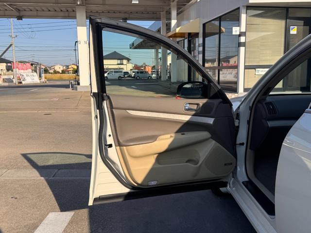 スカイライン 250GT タイプV HDDナビ(カーウイングスナビ)/HIDヘッドランプ/革巻ステアリング/OP18インチクローム塗装ホイール/前席パワーシート/インテリジェントキー/ETC(48枚目)