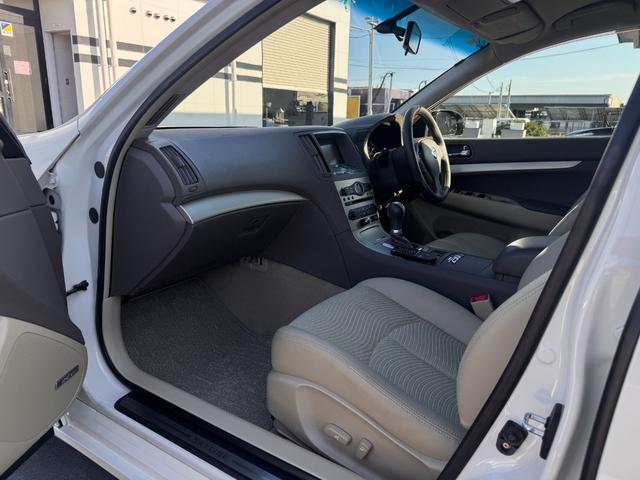 スカイライン 250GT タイプV HDDナビ(カーウイングスナビ)/HIDヘッドランプ/革巻ステアリング/OP18インチクローム塗装ホイール/前席パワーシート/インテリジェントキー/ETC(50枚目)