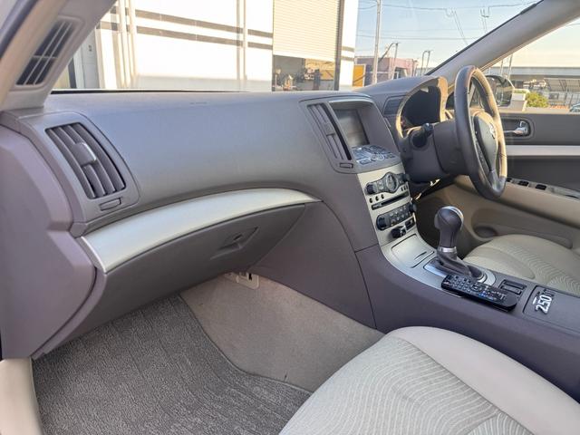 スカイライン 250GT タイプV HDDナビ(カーウイングスナビ)/HIDヘッドランプ/革巻ステアリング/OP18インチクローム塗装ホイール/前席パワーシート/インテリジェントキー/ETC(51枚目)