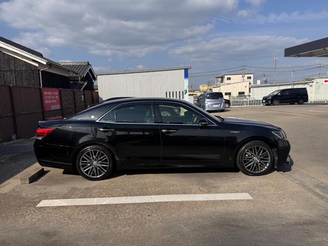 クラウンハイブリッド アスリートＳ　Ｊ－フロンティア　ＴコネクトＳＤナビ・フルセグＴＶ・Ｂｌｕ－ｒａｙ・１０スピーカー／セイフティーセンスＰ／ＬＥＤヘッドランプ／１８インチＡＷ／オートワイパー／オプティロンメーター／オートエアコン／ブラック革コンビシート（17枚目）