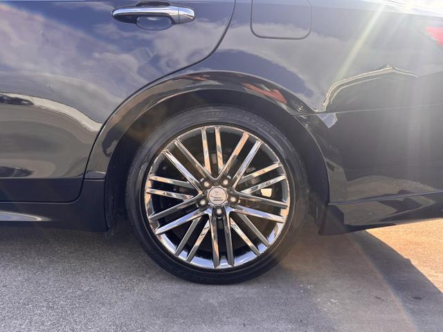 クラウンハイブリッド アスリートＳ　Ｊ－フロンティア　ＴコネクトＳＤナビ・フルセグＴＶ・Ｂｌｕ－ｒａｙ・１０スピーカー／セイフティーセンスＰ／ＬＥＤヘッドランプ／１８インチＡＷ／オートワイパー／オプティロンメーター／オートエアコン／ブラック革コンビシート（32枚目）