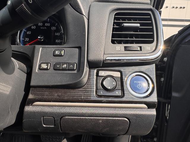 クラウンハイブリッド アスリートＳ　Ｊ－フロンティア　ＴコネクトＳＤナビ・フルセグＴＶ・Ｂｌｕ－ｒａｙ・１０スピーカー／セイフティーセンスＰ／ＬＥＤヘッドランプ／１８インチＡＷ／オートワイパー／オプティロンメーター／オートエアコン／ブラック革コンビシート（45枚目）