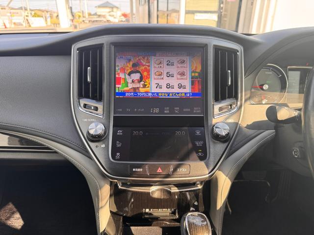 クラウンハイブリッド アスリートＳ　Ｊ－フロンティア　ＴコネクトＳＤナビ・フルセグＴＶ・Ｂｌｕ－ｒａｙ・１０スピーカー／セイフティーセンスＰ／ＬＥＤヘッドランプ／１８インチＡＷ／オートワイパー／オプティロンメーター／オートエアコン／ブラック革コンビシート（48枚目）