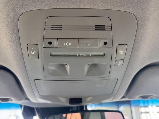 クラウンハイブリッド アスリートＳ　Ｊ－フロンティア　ＴコネクトＳＤナビ・フルセグＴＶ・Ｂｌｕ－ｒａｙ・１０スピーカー／セイフティーセンスＰ／ＬＥＤヘッドランプ／１８インチＡＷ／オートワイパー／オプティロンメーター／オートエアコン／ブラック革コンビシート（49枚目）