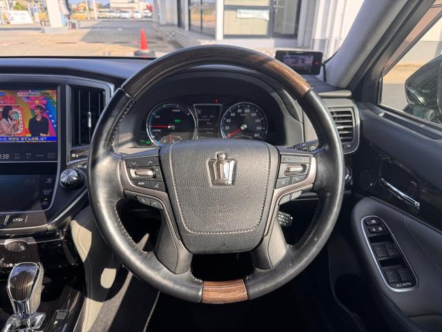 クラウンハイブリッド アスリートＳ　Ｊ－フロンティア　ＴコネクトＳＤナビ・フルセグＴＶ・Ｂｌｕ－ｒａｙ・１０スピーカー／セイフティーセンスＰ／ＬＥＤヘッドランプ／１８インチＡＷ／オートワイパー／オプティロンメーター／オートエアコン／ブラック革コンビシート（50枚目）