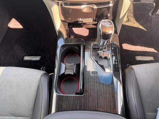 クラウンハイブリッド アスリートＳ　Ｊ－フロンティア　ＴコネクトＳＤナビ・フルセグＴＶ・Ｂｌｕ－ｒａｙ・１０スピーカー／セイフティーセンスＰ／ＬＥＤヘッドランプ／１８インチＡＷ／オートワイパー／オプティロンメーター／オートエアコン／ブラック革コンビシート（51枚目）