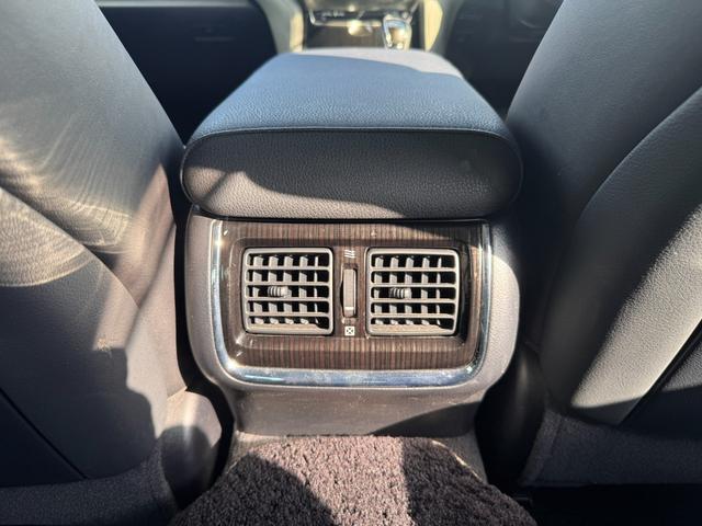 クラウンハイブリッド アスリートＳ　Ｊ－フロンティア　ＴコネクトＳＤナビ・フルセグＴＶ・Ｂｌｕ－ｒａｙ・１０スピーカー／セイフティーセンスＰ／ＬＥＤヘッドランプ／１８インチＡＷ／オートワイパー／オプティロンメーター／オートエアコン／ブラック革コンビシート（56枚目）