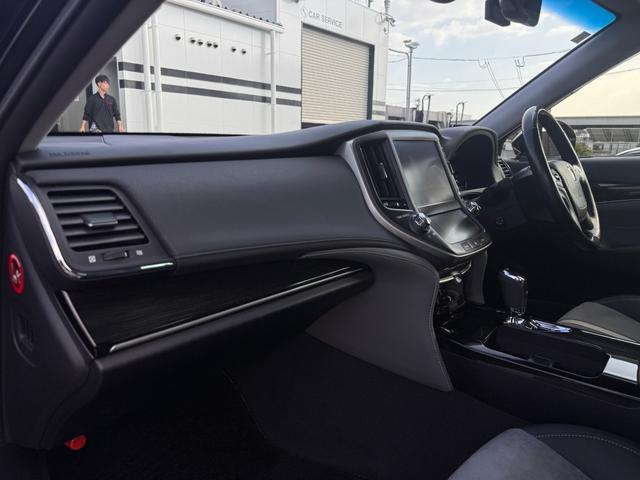 クラウンハイブリッド アスリートＳ　Ｊ－フロンティア　ＴコネクトＳＤナビ・フルセグＴＶ・Ｂｌｕ－ｒａｙ・１０スピーカー／セイフティーセンスＰ／ＬＥＤヘッドランプ／１８インチＡＷ／オートワイパー／オプティロンメーター／オートエアコン／ブラック革コンビシート（64枚目）