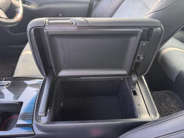 クラウンハイブリッド アスリートＳ　Ｊ－フロンティア　ＴコネクトＳＤナビ・フルセグＴＶ・Ｂｌｕ－ｒａｙ・１０スピーカー／セイフティーセンスＰ／ＬＥＤヘッドランプ／１８インチＡＷ／オートワイパー／オプティロンメーター／オートエアコン／ブラック革コンビシート（65枚目）