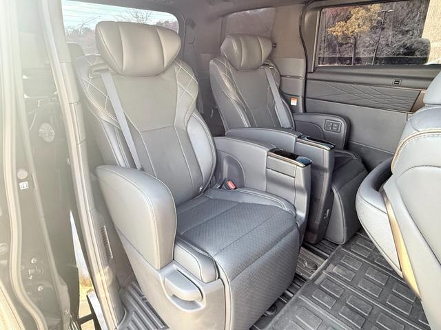 ヴェルファイアハイブリッド Z プレミア モデリスタフルエアロ/ALGOS D1セキュリティ取付済み/内装ブラック/13.2インチ有機EL後席モニター/ユニバーサルステップ/デジタルインナーミラー/ガラスポリマー施工済み/3Dフロアマット(6枚目)