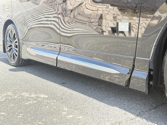 ヴェルファイアハイブリッド Z プレミア モデリスタフルエアロ/ALGOS D1セキュリティ取付済み/内装ブラック/13.2インチ有機EL後席モニター/ユニバーサルステップ/デジタルインナーミラー/ガラスポリマー施工済み/3Dフロアマット(32枚目)