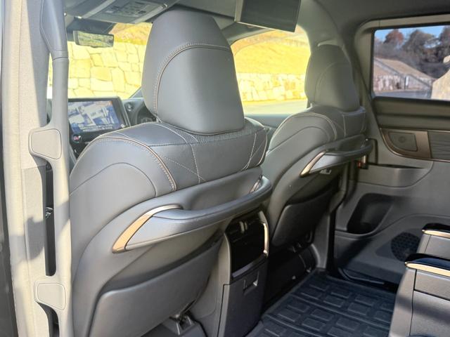 ヴェルファイアハイブリッド Z プレミア モデリスタフルエアロ/ALGOS D1セキュリティ取付済み/内装ブラック/13.2インチ有機EL後席モニター/ユニバーサルステップ/デジタルインナーミラー/ガラスポリマー施工済み/3Dフロアマット(52枚目)