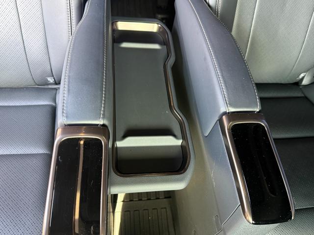 ヴェルファイアハイブリッド Z プレミア モデリスタフルエアロ/ALGOS D1セキュリティ取付済み/内装ブラック/13.2インチ有機EL後席モニター/ユニバーサルステップ/デジタルインナーミラー/ガラスポリマー施工済み/3Dフロアマット(57枚目)