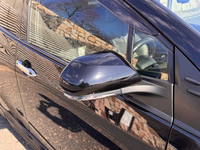 プリウス Ａプレミアム　ツーリングセレクション　モデリスタエアロキット／９インチディーラーオプションナビ／バックモニター／ヘッドアップディスプレイ／黒革シート／ベンチレーション・シートヒーター／ビルトインＥＴＣ／ブラインドスポットモニター（12枚目）