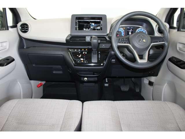 eKワゴン G オーディオレス バックカメラ スマートキー 衝突軽減ブレーキ 前席シートヒーター クリアランスソナー スマートキー アイドリングストップ ベンチシート バックカメラ オートエアコン 盗難警報装置(3枚目)