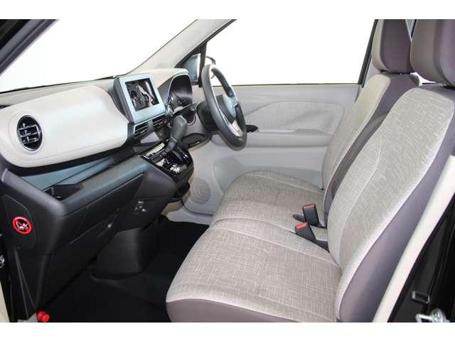 eKワゴン G オーディオレス バックカメラ スマートキー 衝突軽減ブレーキ 前席シートヒーター クリアランスソナー スマートキー アイドリングストップ ベンチシート バックカメラ オートエアコン 盗難警報装置(4枚目)