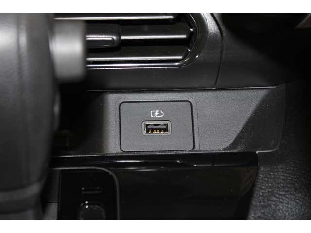 eKワゴン G オーディオレス バックカメラ スマートキー 衝突軽減ブレーキ 前席シートヒーター クリアランスソナー スマートキー アイドリングストップ ベンチシート バックカメラ オートエアコン 盗難警報装置(11枚目)