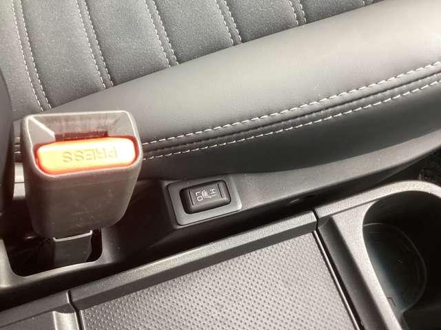 デリカD:5 シャモニー カスタム仕様 アイドリングS アクティブクルーズコントロール イモビ 衝突被害軽減装置 Bモニター サイドカメラ 助手席エアバッグ 地デジTV 電動リアゲート 4WD シートH パワーシート ABS(3枚目)