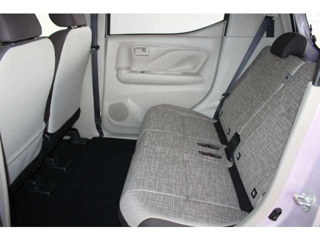 eKワゴン G オーディオレス バックカメラ 衝突軽減ブレーキ 前席シートヒーター クリアランスソナー スマートキー アイドリングストップ ベンチシート バックカメラ オートエアコン 盗難警報装置 パワーステアリング(5枚目)