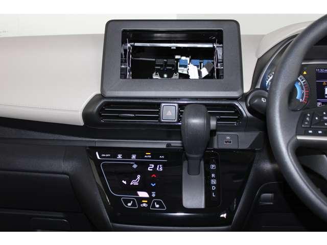 eKワゴン G オーディオレス バックカメラ 衝突軽減ブレーキ 前席シートヒーター クリアランスソナー スマートキー アイドリングストップ ベンチシート バックカメラ オートエアコン 盗難警報装置 パワーステアリング(7枚目)