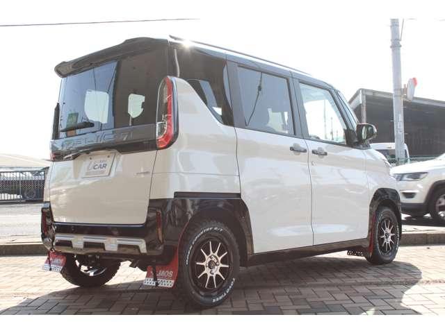 デリカミニ Ｔ　プレミアム　カスタム仕様　メモリーナビ　全周囲カメラ　衝突軽減装置　ターボエンジン　ナビＴＶ　寒冷地　パワステ　フルタイム４ＷＤ　エアバッグ　ＬＥＤヘッド　ＥＳＣ　サイドカメラ　クルコン　インテリキー　キーフリー（2枚目）