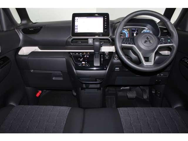 デリカミニ Ｇ　プレミアム　リミテッドエディション　カスタム仕様　メモリーナビ　全周囲カメラ　（3枚目）