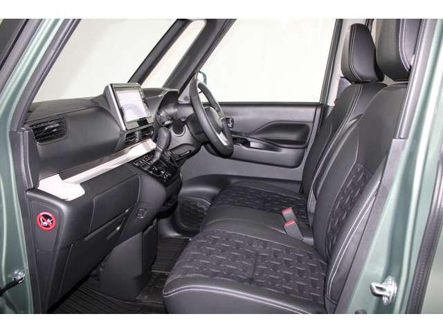 デリカミニ Ｇ　プレミアム　リミテッドエディション　カスタム仕様　メモリーナビ　全周囲カメラ　（4枚目）