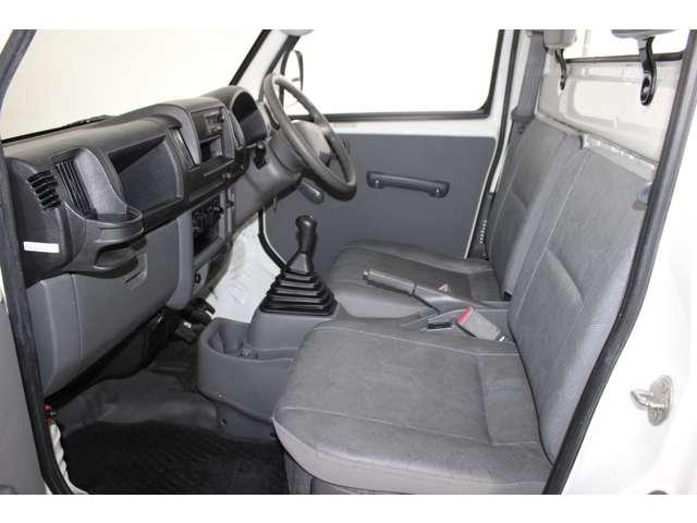 運転席シートはスライドＯＫ★グレーの内装色は汚れが目立ちにくくオススメです