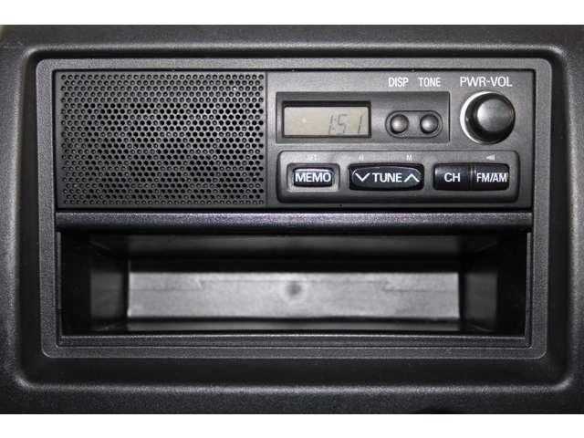 純正『ＡＭ／ＦＭラジオ』装備。ナビの取り付けもご相談してください