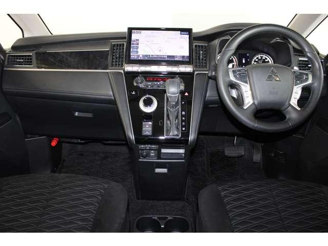 デリカＤ：５ アーバンギア　Ｇ　パワーパッケージ　メモリーナビ　全周囲カメラ　ＥＴＣ車載器　電動Ｒゲート　アイドリングストップ　地デジ　シ－トヒ－タ－　運転席パワーシート　ＬＥＤ　寒冷地仕様　メモリーナビ　オートクルーズコントロール　スマートキー（3枚目）