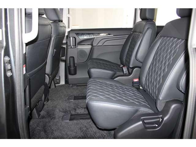 デリカＤ：５ ブラックエディション　メモリーナビ　全周囲カメラ　スマートキー　オートクルーズコントロール　両側自動スライドドア　パワーバックゲート　ＬＥＤヘッドランプ　４ＷＤ　電動シート　スマートキー　全方位カメラ　シートヒーター（5枚目）