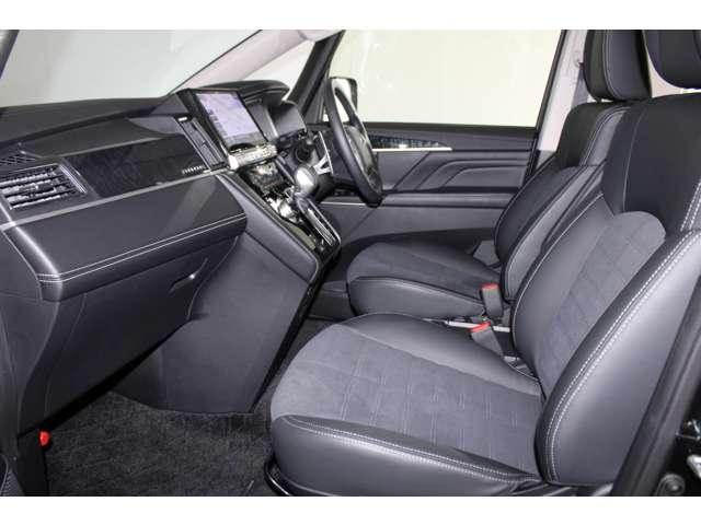 ゆったりサイズのフロントシートは長距離の運転でもドライバーの疲労を軽減してくれます！冬にはシートヒーターが役に立ちます！