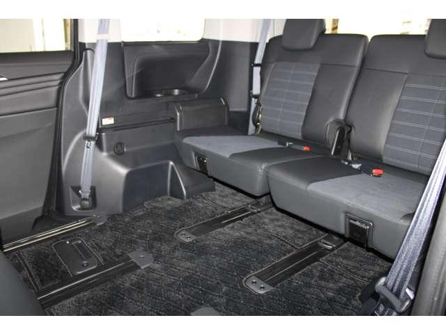 サードシートにもゆとりの空間を提供！みんなで楽しいドライブを！