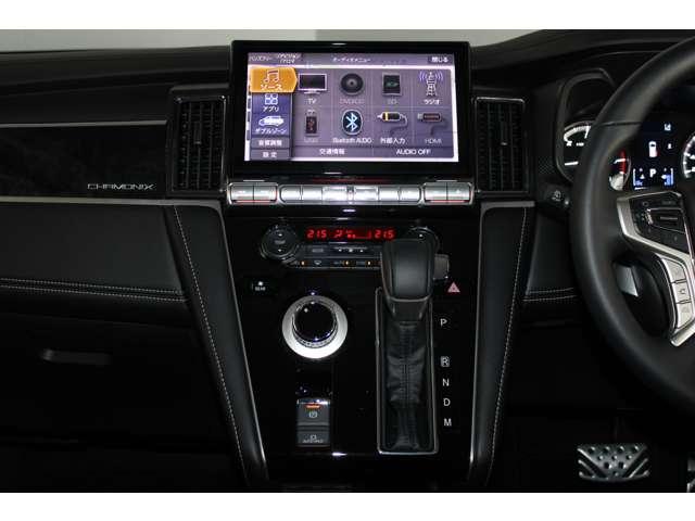 飽きのこないインテリアデザイン。小物入れなど嬉しい装備が満載です