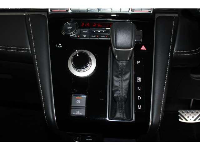 ダイヤル操作で各モードへの切替えが走行中でも簡単におこなえます