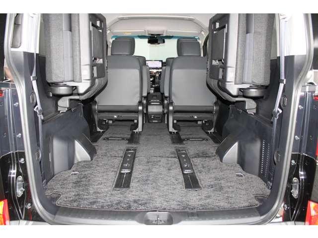 多彩なシートアレンジで乗車人数や荷物の大きさなどに応じて自由にラゲッジルームを作り出せます