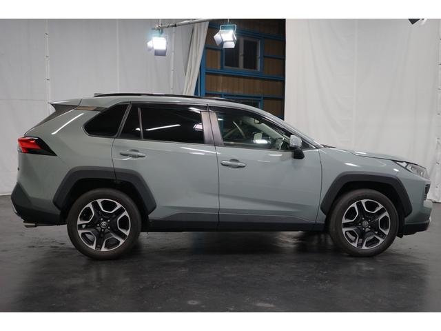 ＲＡＶ４ アドベンチャー　ブラックレザー　９型ＴＶナビ　バックカメラ　禁煙　４ＷＤ　ルーフレール　プリクラッシュ　レーダークルーズ　１９ＡＷ　スマートキー　フルセグ　ＤＶＤ　Ｂｌｕｅｔｏｏｔｈ　パワーシート　クリアランスソナー（68枚目）