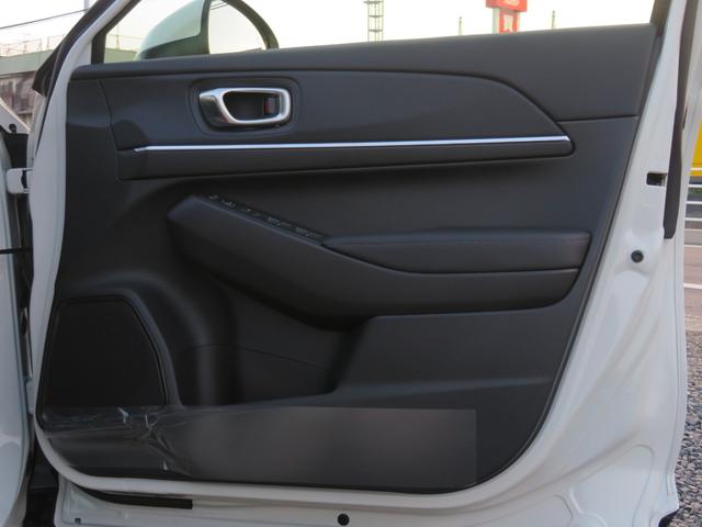 ヴェゼル e:HEV Z ハイブリッド 後期型 登録済未使用車 禁煙車 9型TVナビ バックカメラ ホンダセンシング ETC 衝突軽減ブレーキ CMBS BSM レーダークルーズ ハーフ革 フルセグ Bluetooth接続 パワーバックドア(55枚目)