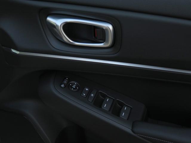 ヴェゼル e:HEV Z ハイブリッド 後期型 登録済未使用車 禁煙車 9型TVナビ バックカメラ ホンダセンシング ETC 衝突軽減ブレーキ CMBS BSM レーダークルーズ ハーフ革 フルセグ Bluetooth接続 パワーバックドア(56枚目)