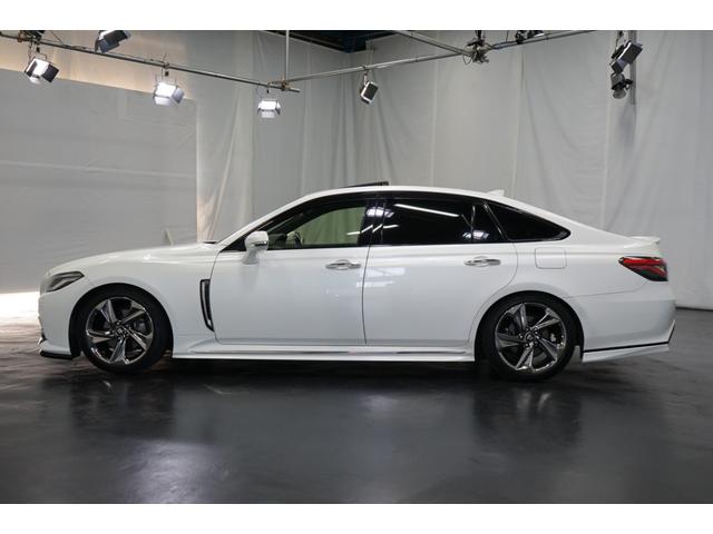 クラウンハイブリッド ＲＳアドバンス　サンルーフ　黒革　ローダウン　８型ナビＴＶ　バックカメラ　ＥＴＣ　フルセグ　衝突軽減　レーダークルーズ　ＤＶＤ　Ｂｌｕｅｔｏｏｔｈ　流星ウィンカー　パワーシート　ＨＵＤ　シートエアコン　プリクラッシュ（13枚目）