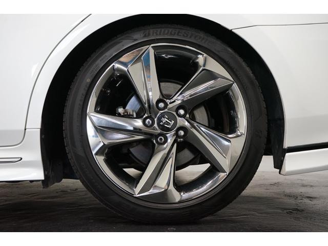 クラウンハイブリッド ＲＳアドバンス　サンルーフ　黒革　ローダウン　８型ナビＴＶ　バックカメラ　ＥＴＣ　フルセグ　衝突軽減　レーダークルーズ　ＤＶＤ　Ｂｌｕｅｔｏｏｔｈ　流星ウィンカー　パワーシート　ＨＵＤ　シートエアコン　プリクラッシュ（28枚目）