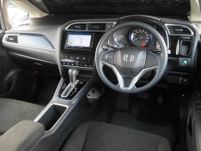 シャトル Ｇ　禁煙車　カロッツェリアナビＴＶ　バックカメラ　アイドリングストップ機能　スマートキー　記録簿　チップアップシート　ＣＤ／ＤＶＤ　Ｂｌｕｅｔｏｏｔｈ接続　ＥＴＣ　フルフラットシート　フルセグ　ステリモＵ（2枚目）