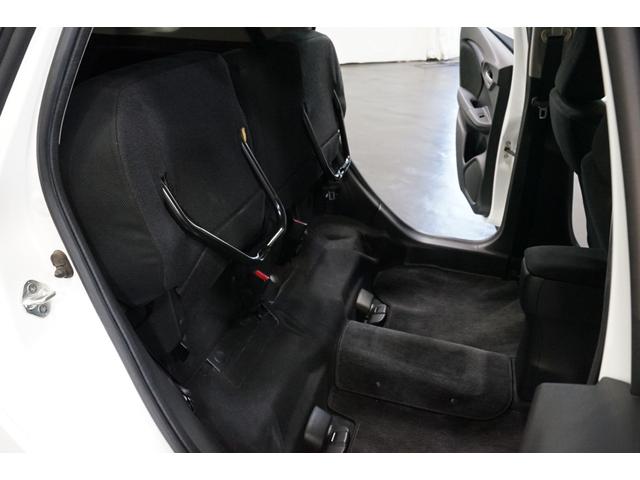 シャトル Ｇ　禁煙車　カロッツェリアナビＴＶ　バックカメラ　アイドリングストップ機能　スマートキー　記録簿　チップアップシート　ＣＤ／ＤＶＤ　Ｂｌｕｅｔｏｏｔｈ接続　ＥＴＣ　フルフラットシート　フルセグ　ステリモＵ（5枚目）