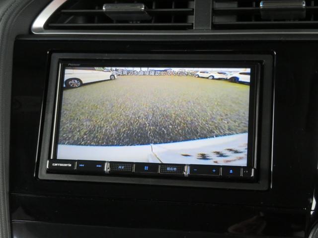 シャトル Ｇ　禁煙車　カロッツェリアナビＴＶ　バックカメラ　アイドリングストップ機能　スマートキー　記録簿　チップアップシート　ＣＤ／ＤＶＤ　Ｂｌｕｅｔｏｏｔｈ接続　ＥＴＣ　フルフラットシート　フルセグ　ステリモＵ（6枚目）