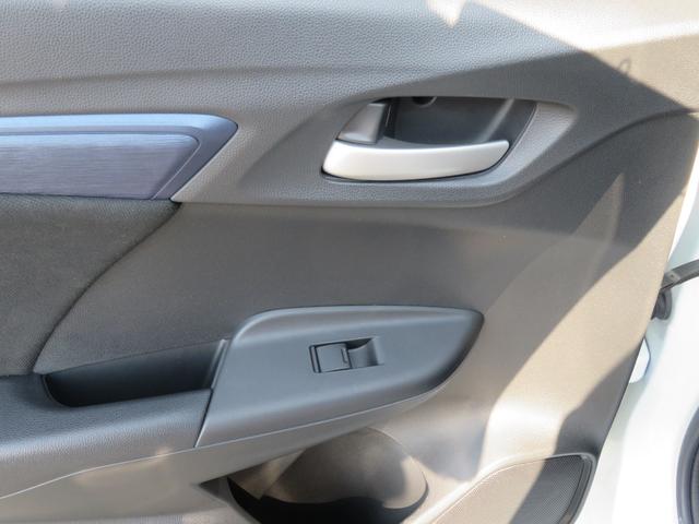 シャトル Ｇ　禁煙車　カロッツェリアナビＴＶ　バックカメラ　アイドリングストップ機能　スマートキー　記録簿　チップアップシート　ＣＤ／ＤＶＤ　Ｂｌｕｅｔｏｏｔｈ接続　ＥＴＣ　フルフラットシート　フルセグ　ステリモＵ（60枚目）