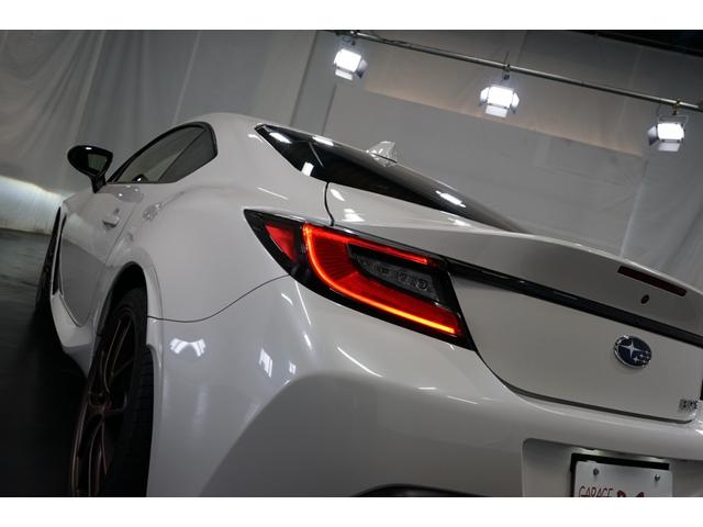 BRZ S 禁煙車 6速ミッション車 STIダウンサス STIマフラー 9型ナビ クルコン バックカメラ 18AW ハーフ革 シートヒーター DVD Bluetooth フルセグ ETC ローダウン スマートキー(20枚目)