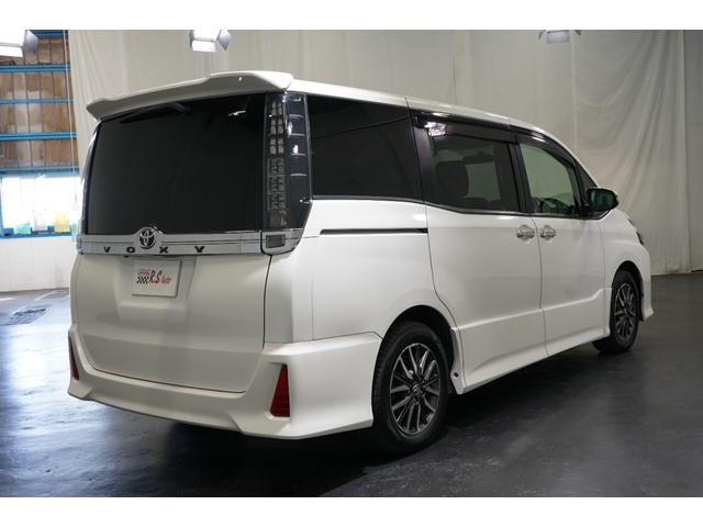 ヴォクシー ＺＳ　サンルーフ　両側電動スライド　９型ナビＴＶ　バックカメラ　１０．２型後席モニター　ＥＴＣ　ＣＤ／ＤＶＤ再生　Ｂｌｕｅｔｏｏｔｈ接続　７人乗り　３列シート　１６ＡＷ　ウォークスルー　ＬＥＤヘッドライトＵ（8枚目）